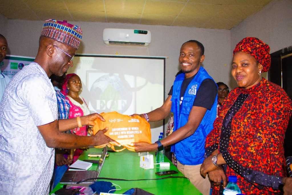 The Founder ECF Receiving a Visibility Present from the UNWomen